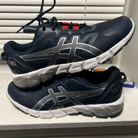 Asics Quantum Gel Original Size US 9.5 comfortable gel trainers. - Picture 3 of 8